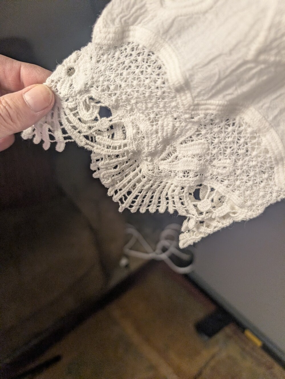 Chico's Ivory Embroidered Cotton Boho Crochet Lace Top Size 1 A-229 - Picture 7 of 10